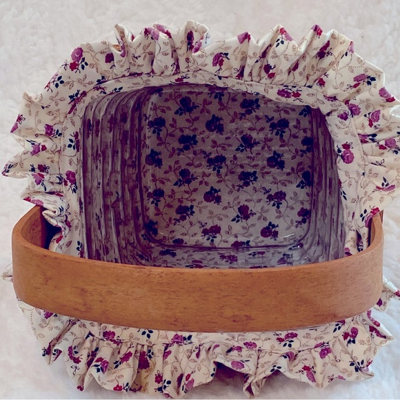 Vintage Longaberger Basket with Plastic Liner - Picture 5 of 8